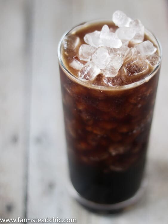 This Paleo and Whole30 Iced Coffee will get your morning started with a bang. Collagen peptides and MCT oil provide the protein and healthy fats your body needs to get going. Low carb and Keto-friendly.