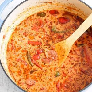 This Low Carb, Keto Sausage and Peppers Soup is full of so many fresh flavors! Crispy-browned beef kielbasa, sweet red and green bell peppers and savory onions simmer in a chicken and tomato-based broth. Freshly minced garlic and Italian seasoning provide plenty of favor, and heavy cream balances out the spiciness of crushed red pepper. #farmsteadchic #lowcarbsoup #ketosoup #sausageandpeppers #creamysoup #kielbasa #sausagesoup